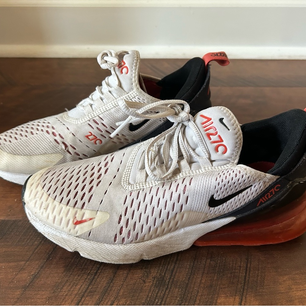 Nike Air Max 270 women’s gym shoe